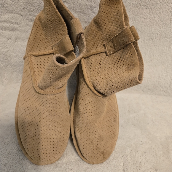 UGG Tan Suede Ankle Boots Size 7 - Picture 7 of 8